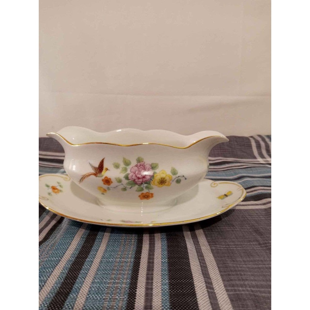 THE CLARIDGE BY THOMAS BAVARIA CHINA GRAVY BOAT WITH   ATTACHED UNDER PLATE - 9"